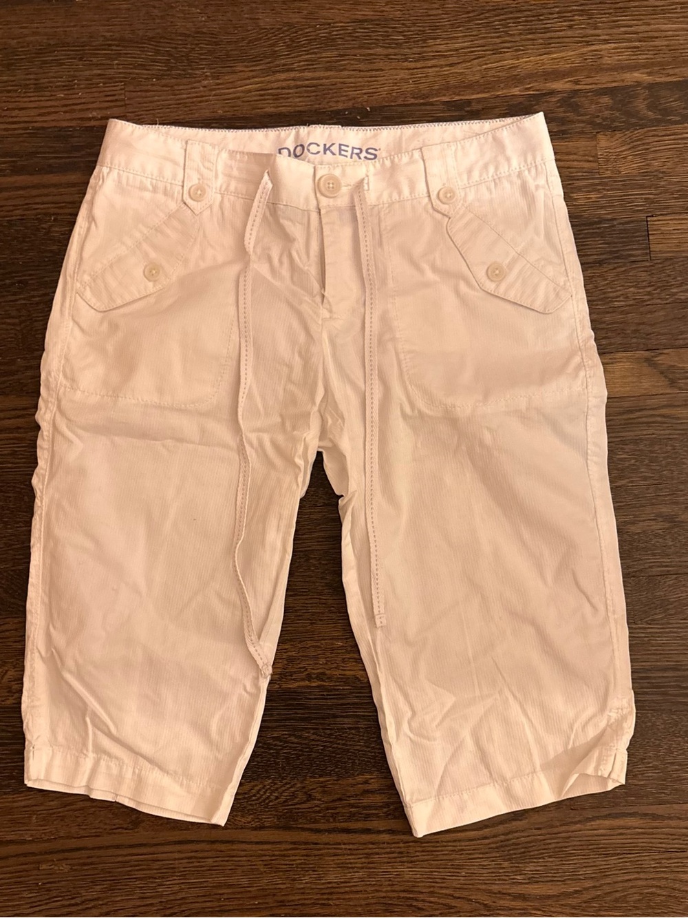 Dockers Women’s White Cargo Bermuda Shorts 8